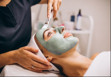 O inverno também é uma boa época para realizar alguns tratamentos dermatológicos pois as pessoas se expõem menos ao sol (Foto:Freepik)