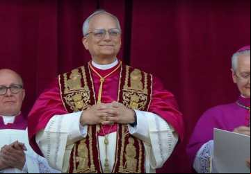 Analistas preveem que Leão XIV manterá a linha pastoral de Francisco, com ênfase na justiça social e na ecologia, mas adotará um tom mais reservado